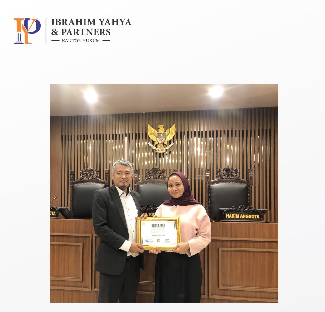 Menjadi Juri dan Hakim pada sidang peradilan semu mahasiswa hukum.